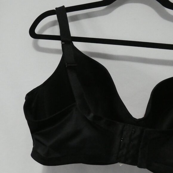 DEESSE LINGERIE | 40 DDD | Black Underwire Bra With Red Lace Accents - Picture 8 of 15